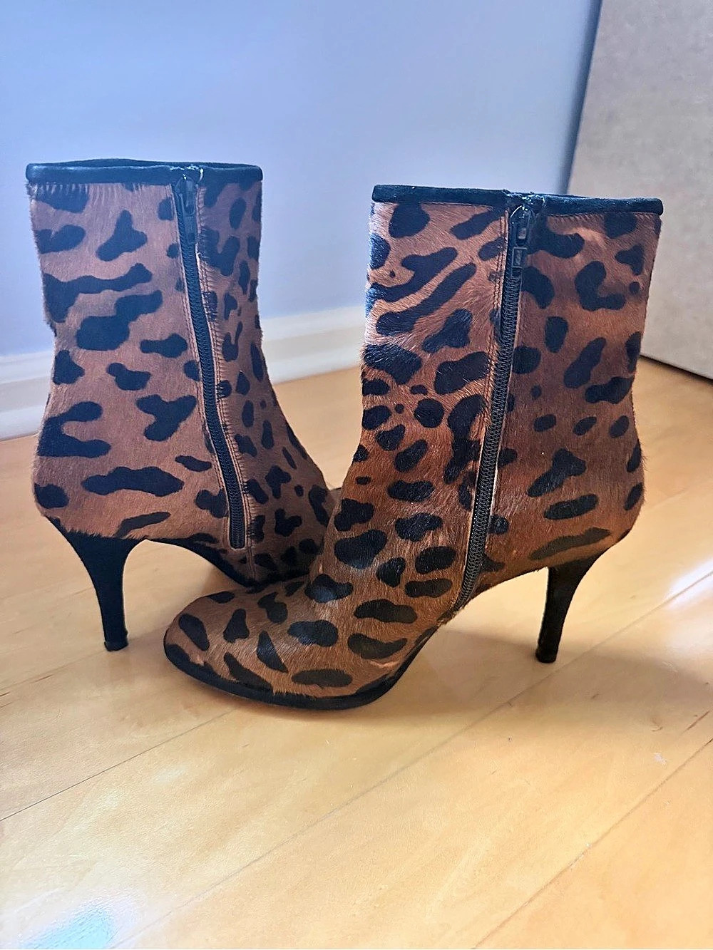 Stuart Weitzman Leopard Print Leather Heeled Ankle Boots US 8 M